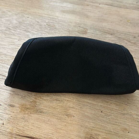 Bolle soft sunglass case with red rubber logo - Picture 2 of 4